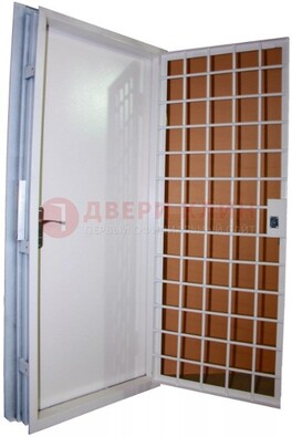 Белая стальная бронированная дверь с нитроэмалью ДБ-7 в Кубинке