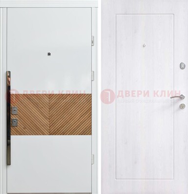 Белая железная дверь МДФ горизонтальной вставкой ДМ-265 в Кубинке