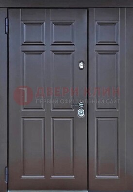 Тёмная двухстворчатая входная дверь для коттеджа с МДФ ДМ-533 в Кубинке