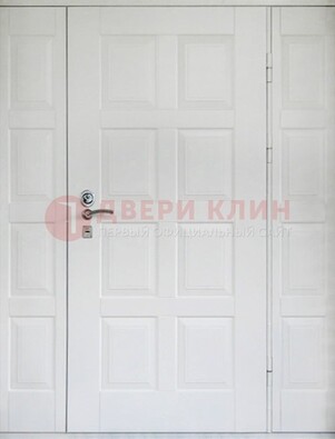 Белая входная дверь для коттеджа с МДФ ДМ-536 в Кубинке