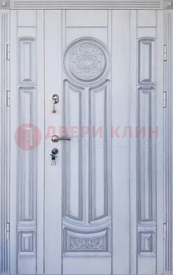 Белая двухстворчатая дверь с массивом дуба ДМД-72 в Кубинке