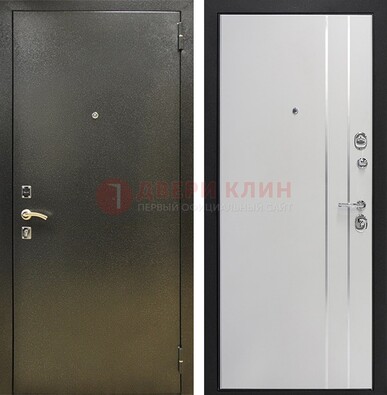 Железная темная дверь с порошковым покрытием и белая МДФ с молдингами  ДП-296 в Кубинке