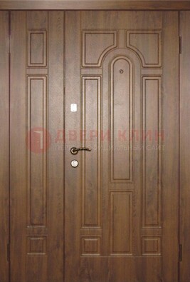 Двухстворчатая коричневая парадная дверь ДПР-48 в Кубинке