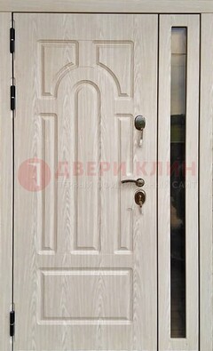Белая металлическая дверь со стеклом ДС-68 в Кубинке