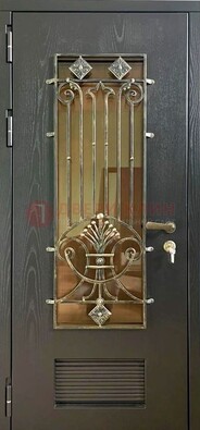 Одностворчатая железная дверь со стеклом и ковкой для дома ДСК-101 в Кубинке