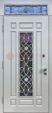 Белая железная дверь со стеклом и ковкой с верхней фрамугой ДСК-112 в Кубинке