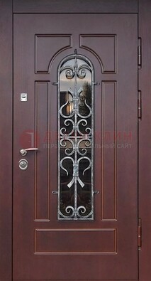 Темная входная дверь со стеклом и ковкой ДСК-117 в Голицино