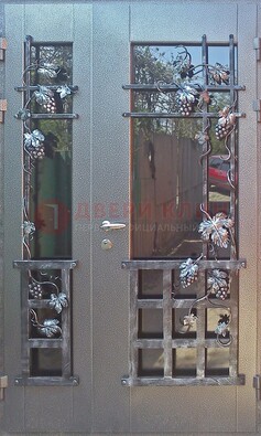 Распашная уличная дверь Порошок со стеклом и ковкой ДСК-221 в Кубинке