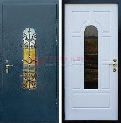 Входная дверь Дверь со стеклом и ковкой ДСК-71 для кирпичного дома в Кубинке