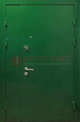 Зеленая распашная тамбурная дверь Порошок ДТМ-47 в Казани