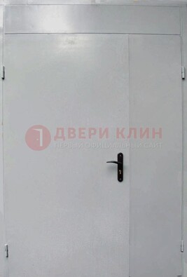 Белая металлическая тамбурная дверь ДТМ-5 в Кубинке