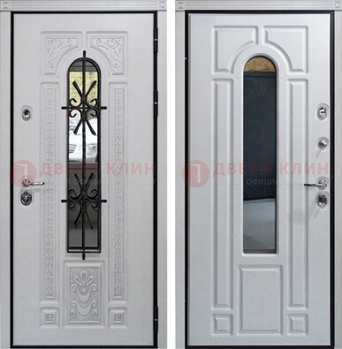 Белая стальная дверь с виноритом и ковкой снаружи ДВТ-197 в Балашихе