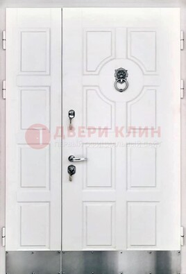 Белая входная дверь с виноритом ДВТ-246 в Кубинке
