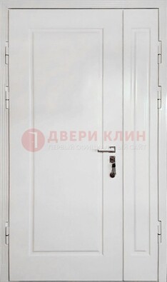 Полуторная металлическая дверь с МДФ в белом цвете ПЛ-24 в Кубинке