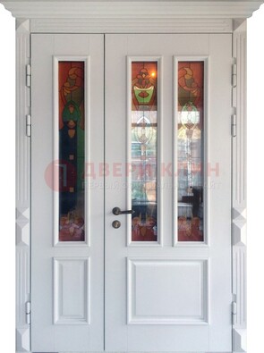 Белая полуторная металлическая дверь с витражом ВЖ-12 в Кубинке