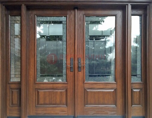 Распашная стальная дверь с массивом с витражом и фрамугами ВЖ-21 в Кубинке